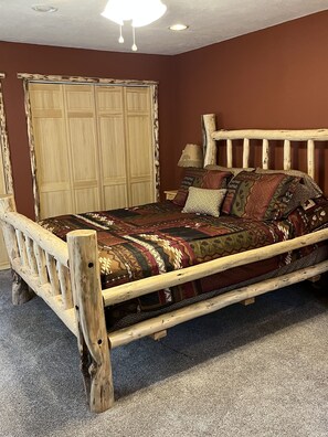 4 bedrooms, iron/ironing board, free WiFi, bed sheets