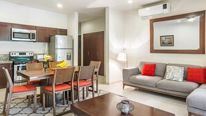 Exclusive Apartment | Living room | 50-inch Smart TV with digital channels, TV, Netflix - MARAVILLOSO DEPARTAMENTO en Aldea Zama (Tulum)