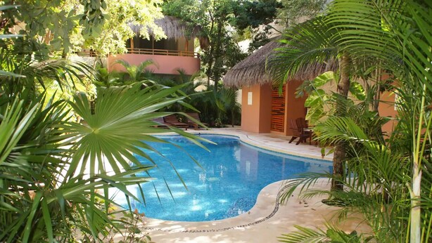 Outdoor pool, sun loungers - MARAVILLOSO DEPARTAMENTO en Aldea Zama (Tulum)