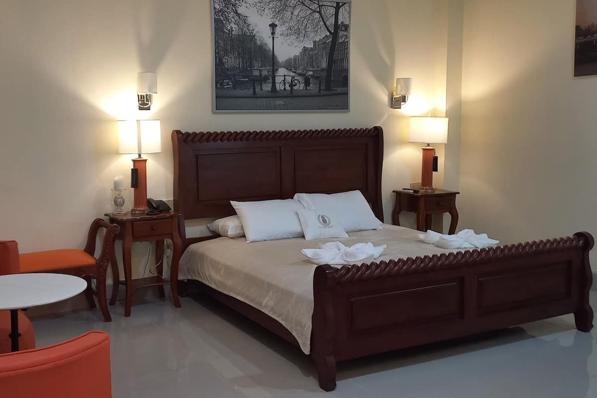 Superior Studio Suite, 1 King Bed | Egyptian cotton sheets, premium bedding, down duvets, in-room safe