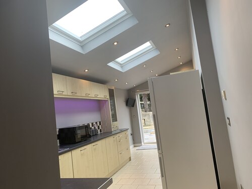 House - Sleeps up to 8 People & Free Parking