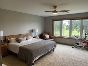 4 bedrooms, desk, iron/ironing board, travel cot