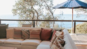 Property grounds - Argyll Mollymook Absolute Oceanfront (Mollymook Beach)