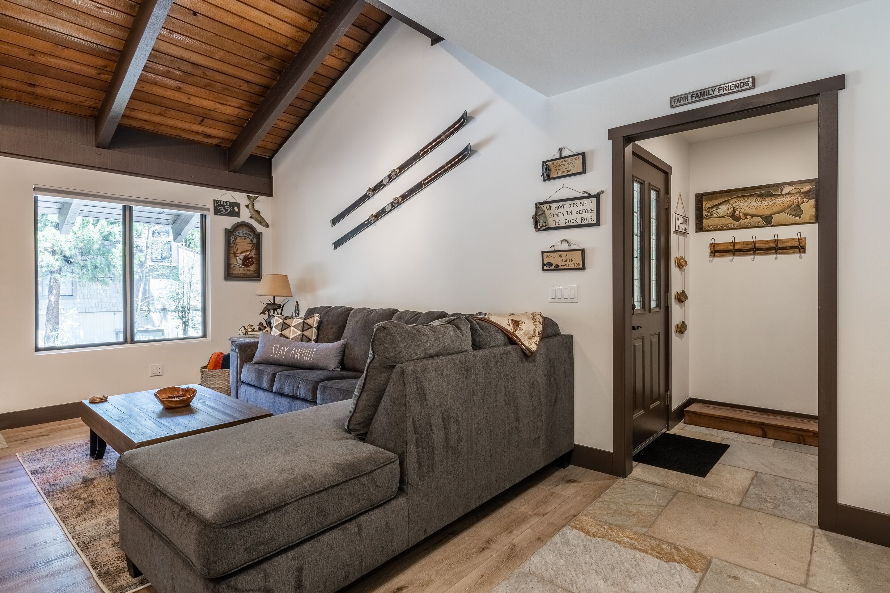 Horizons Iv #156 New Luxurious Listing! Fully Remodeled 2 Bedroom Plus Loft 3 Full Bathroom Sleeps 8 - Mammoth Lakes, CA