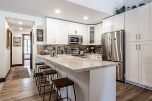 Fridge, microwave, oven, stovetop - Horizons IV #156 New Luxurious Listing! Fully Remodeled 2 Bedroom Plus Loft 3 Full Bathroom Sleeps 8 (Mammoth Lakes)