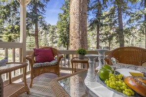 Outdoor dining - Pinehenge on the Big Thompson River near RMNP! (Estes Park)