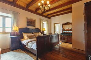 3 bedrooms, iron/ironing board, travel cot, free WiFi - Luxurious Villa Bora with a large 120 m Lagoon Pool and Waterfall (Buzet)