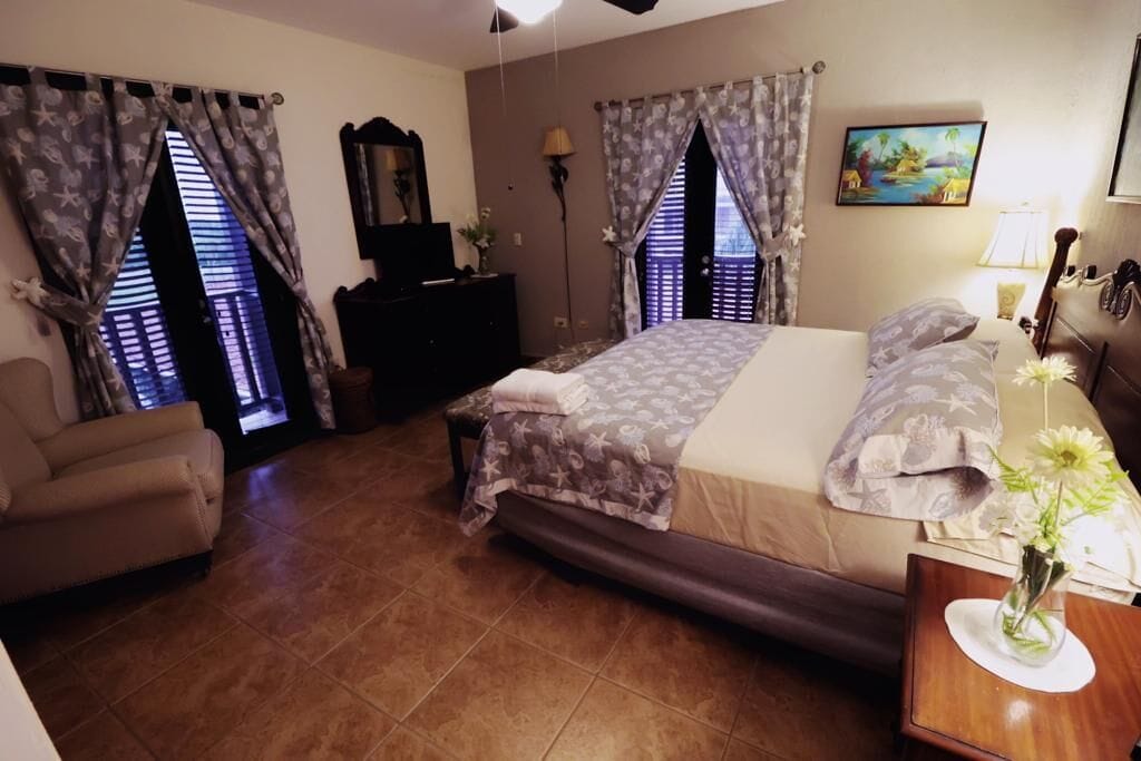 Royal Apartment | Free WiFi, bed sheets