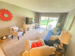 Smart-TV, DVD-Player, Bücher