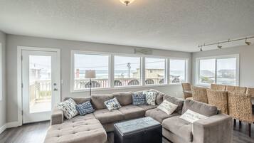 Televisor intel·ligent, reproductor de DVD i taula de tennis de taula