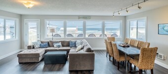 Panoramic Ocean Views! Large groups, pet friendly, game room.