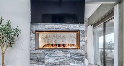Cozy Lakefront Loft-Downtown prime location!