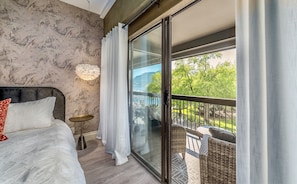 1 slaapkamer, een strijkplank/strijkijzer, gratis wifi, beddengoed