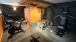 A gym with various exercise equipment, including a treadmill, stationary bike, and weight machines. - Terrasses du Paradis 7A LUXE & CENTER apart 7 pers (Haute-Nendaz)