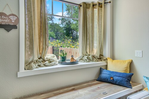 Modern Private Suite - Walkable Central Location