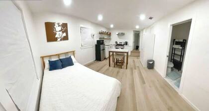 Small Studio - Trinity Groves - 5 Min Downtown