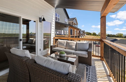 Tip Top of the Rock | Private Pool Open May 1st 💦 Fire Pit 🔥 Hot Tub 💦
