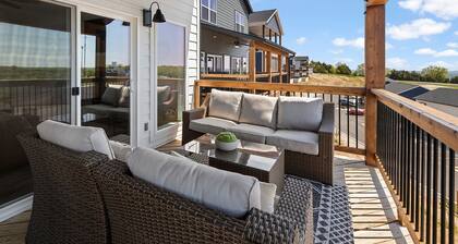 Tip Top of the Rock | Private Pool Open May 1st 💦 Fire Pit 🔥 Hot Tub 💦