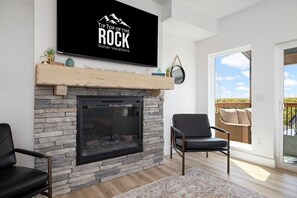 Smart TV, chimenea y videojuegos 