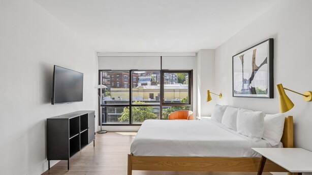 Premium bedding, laptop workspace, iron/ironing board, WiFi (free) - Kasa Capitol Hill Seattle (Seattle)