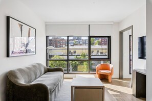 1 Bedroom King (Self Check-in) | Living area | 40-inch flat-screen TV with digital channels, TV, streaming services - Kasa Capitol Hill Seattle (Seattle)