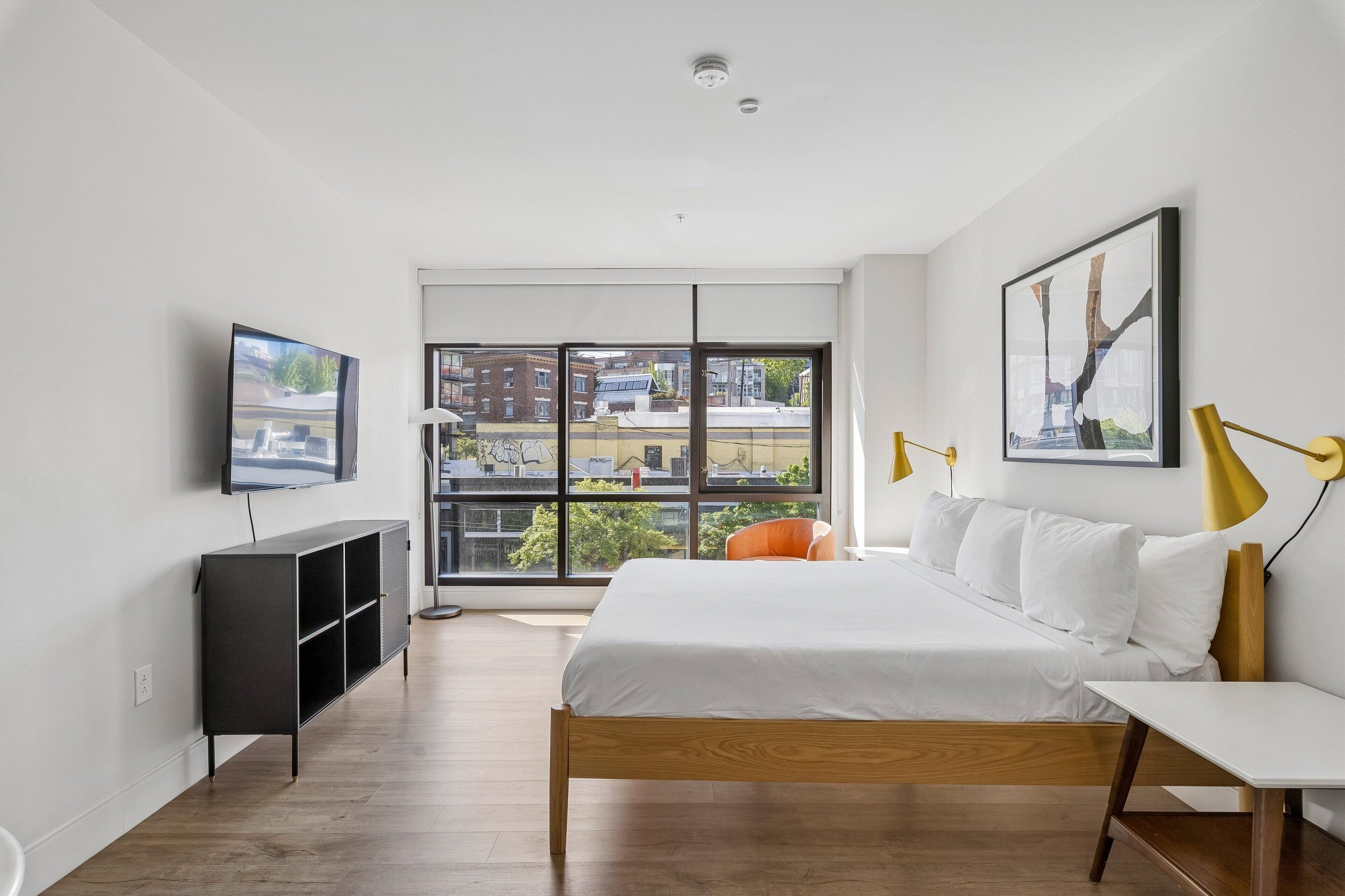 Apartment | Premium bedding, individually decorated, individually furnished