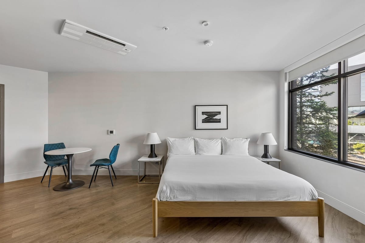 Premium bedding, laptop workspace, iron/ironing board, free WiFi