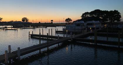 Wake up ON the lake aboard Shiloh