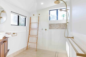 Shower, hair dryer, towels