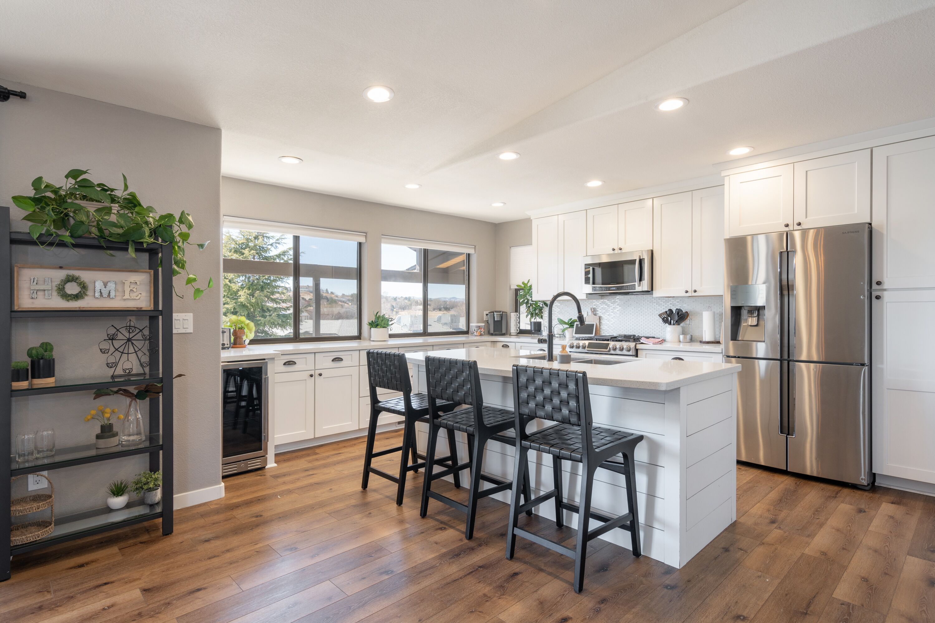 Frigorífic, microones, forn i placa de cuina 