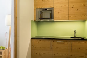 Frigorifero, forno, piano cottura, lavastoviglie