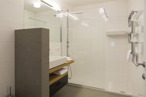 Shower, hair dryer, towels - Residence Luzerna 108D (Selva di Val Gardena)
