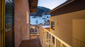 A balcony with a view of a snowy village and mountains. - Apartments Stina 122A (Ortisei)