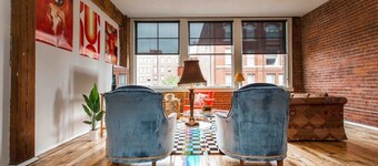 Retro Loft Spacious Street Car Access RiverMarket