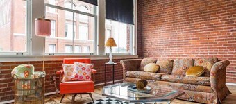 Retro Loft Spacious Street Car Access RiverMarket