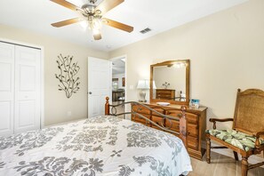 4 chambres, lit de bébé portatif, Wi-Fi, literie fournie