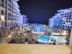 Outdoor pool - Villa la Valencia's spacious suites with a modern contemporary design. (San José del Cabo)