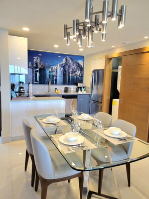 Dining - Villa la Valencia's spacious suites with a modern contemporary design. (San José del Cabo)