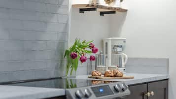 冰箱、微波炉、烤箱、炉灶