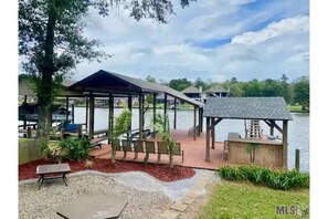 Property grounds - The River House "Vacation like a Cajun!" (Maurepas)