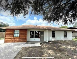 Exterior - Cancun Street (Weslaco)