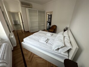 2 bedrooms, iron/ironing board, travel cot, free WiFi