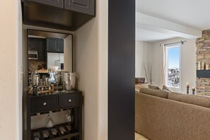 Televisión y chimenea 