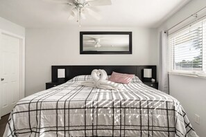 3 bedrooms, desk, free WiFi, bed sheets