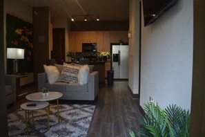 Living area - ⭐️ FLOWER-TREE STAY  (SELFIE-STATION) (The Woodlands)