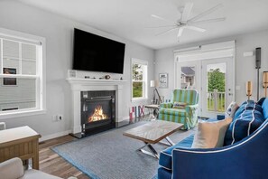 TV, fireplace - SOHA2 · Premier Destination @ Lake Michigan+fire pit (South Haven)