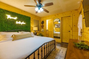 2 bedrooms, desk, iron/ironing board, travel cot