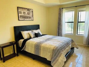 3 bedrooms, desk, iron/ironing board, free WiFi