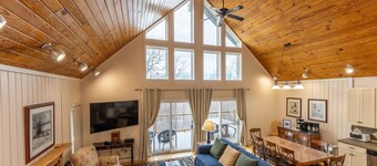 5BR Chalet Stunning Views,Hot Tub,Walk to Slopes
