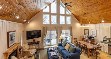 5BR Chalet Stunning Views,Hot Tub,Walk to Slopes